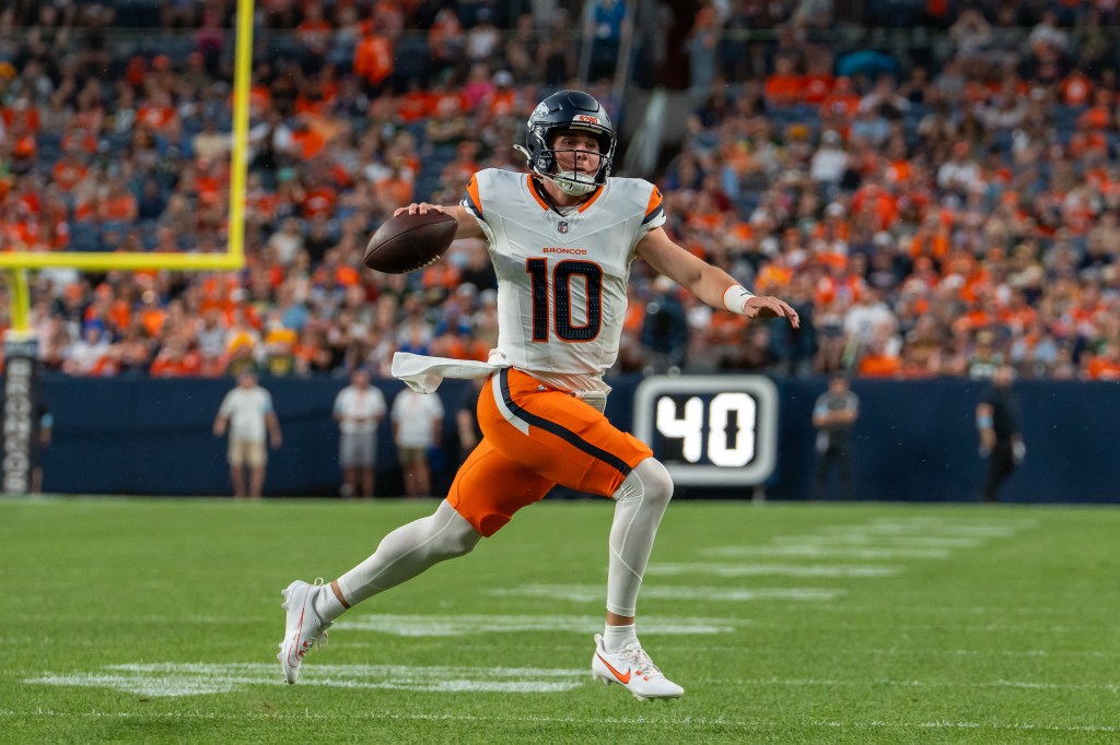 Nix Ducks the Rain: Broncos Soar to Victory in a Wet Mile High Win Over Green Bay Packers&nbsp;27-2