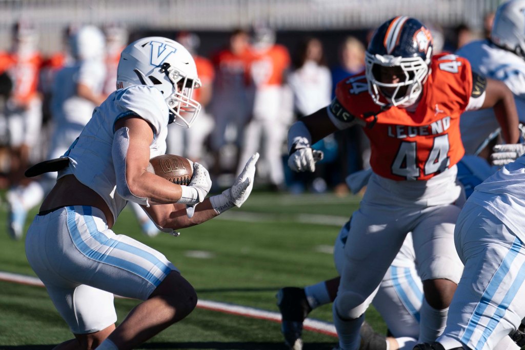 Hanosh, Valor Run Game Carry Eagles Past Legend in Epic 5A Playoff&nbsp;Thriller