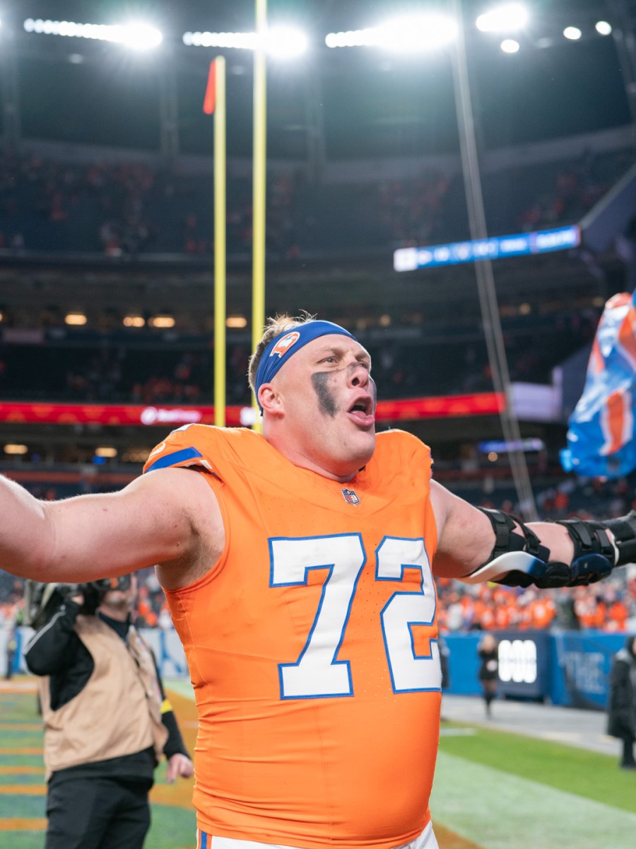 Broncos Clinch AFC’s Top Seed After Defeating Chargers 19-3 in Week&nbsp;18